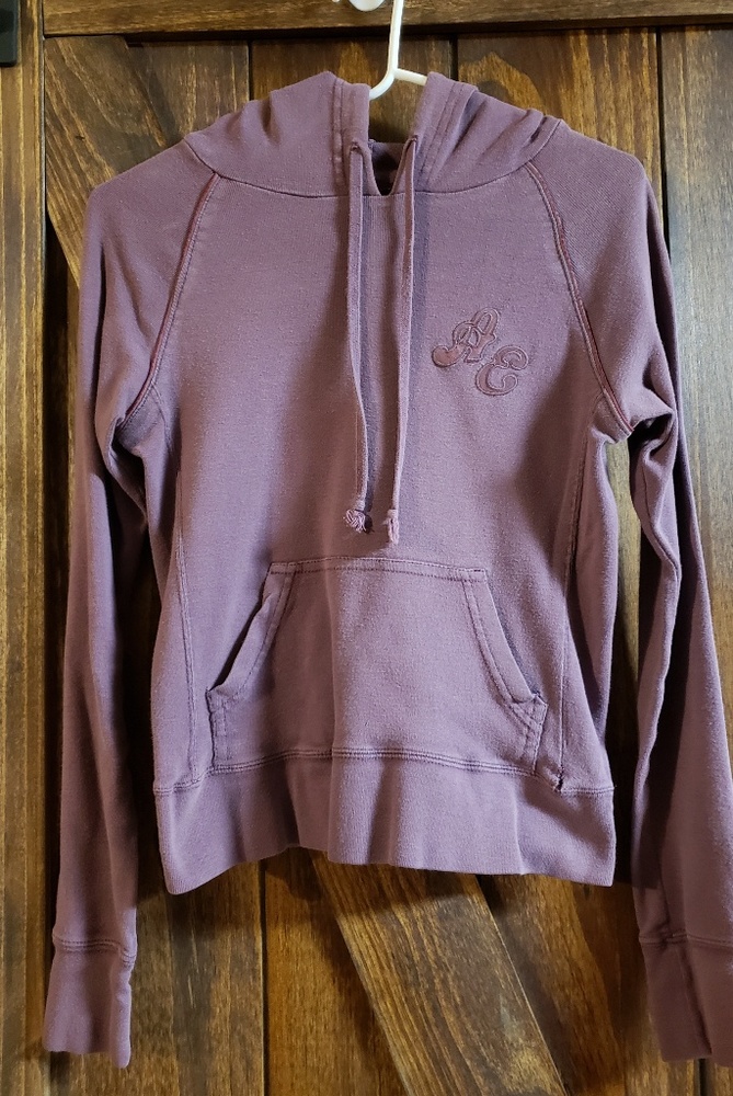 American Eagle Outfitters Pull Over